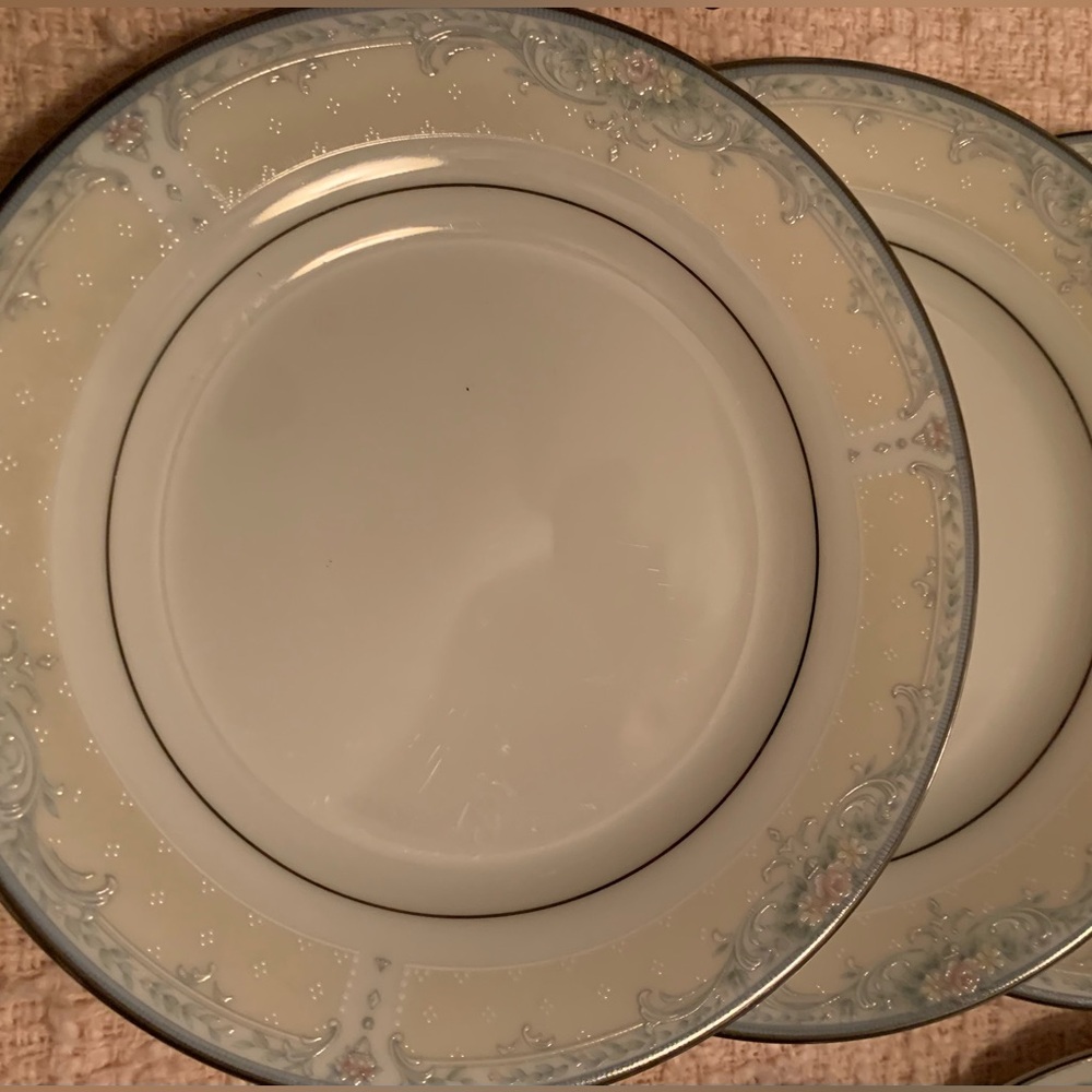 LN 4- LEGENDARY SWEET SAVANNAH NORITAKE BREAD & BUTTER PORCELAIN CHINA PLATES. - Picture 2 of 4